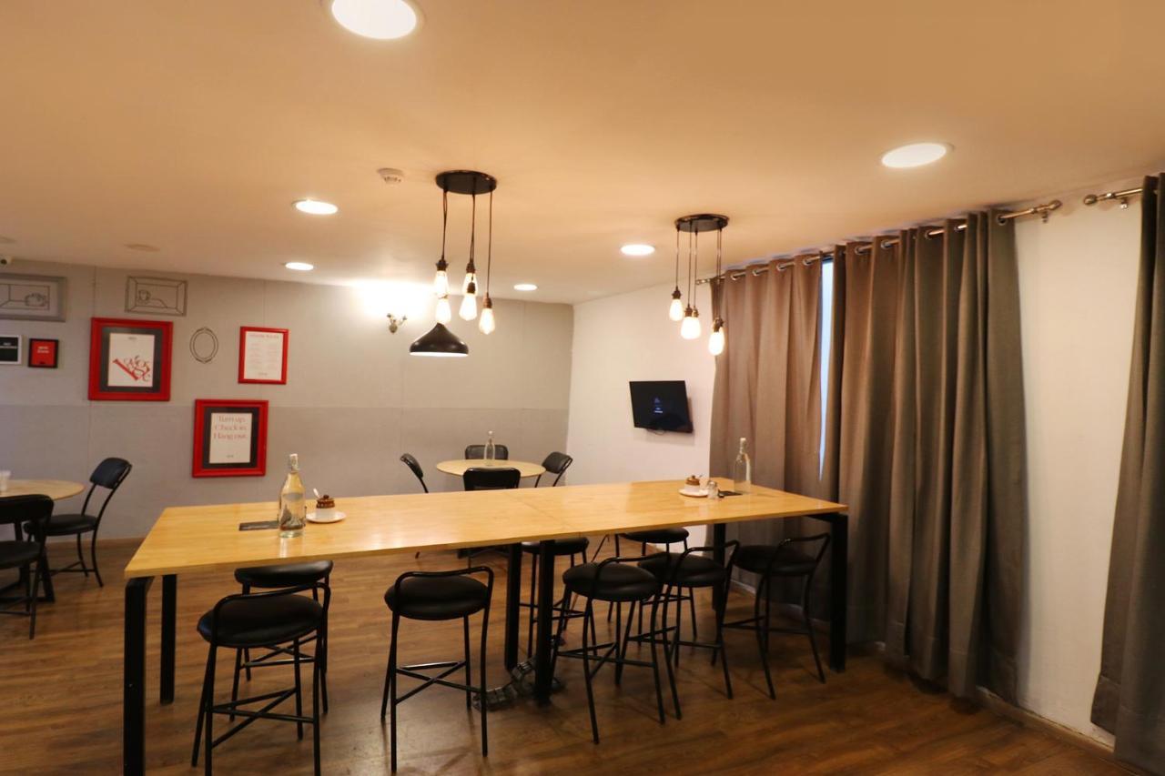 Fabhotel The Glory Gurgaon Bagian luar foto