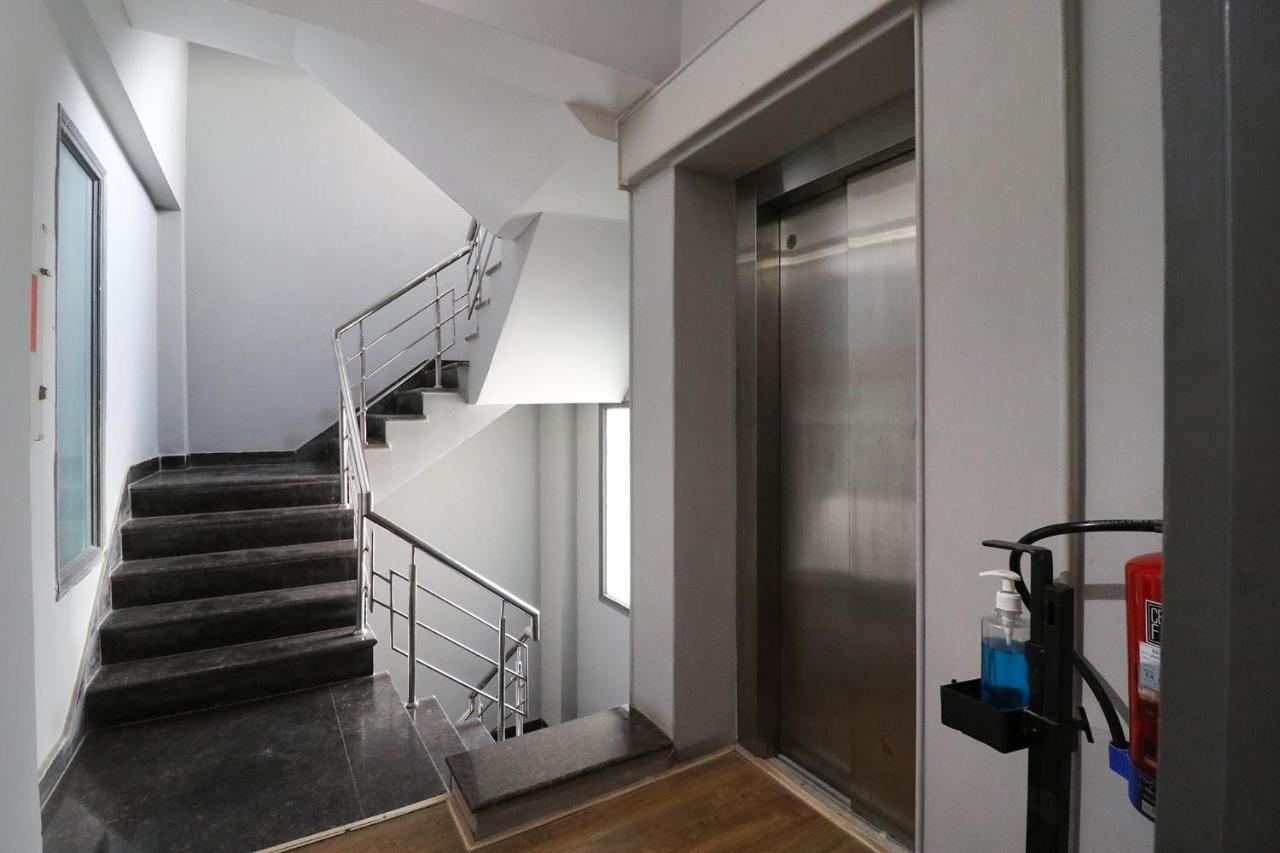 Fabhotel The Glory Gurgaon Bagian luar foto
